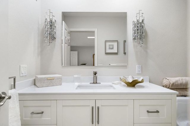 198 Green Mountain Drive, Palm Desert, CA 92211