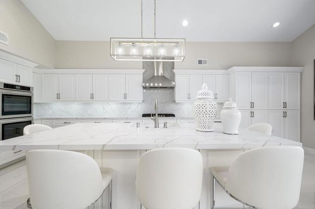 198 Green Mountain Drive, Palm Desert, CA 92211