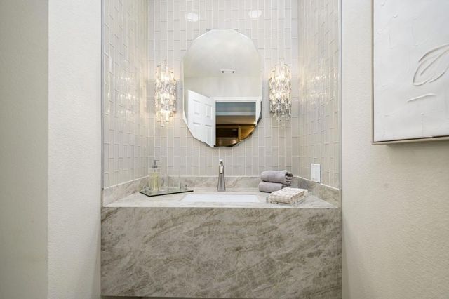 198 Green Mountain Drive, Palm Desert, CA 92211