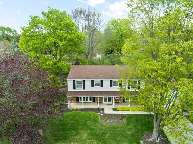 19168 Chelton Drive, Beverly Hills Vllg, MI 48025