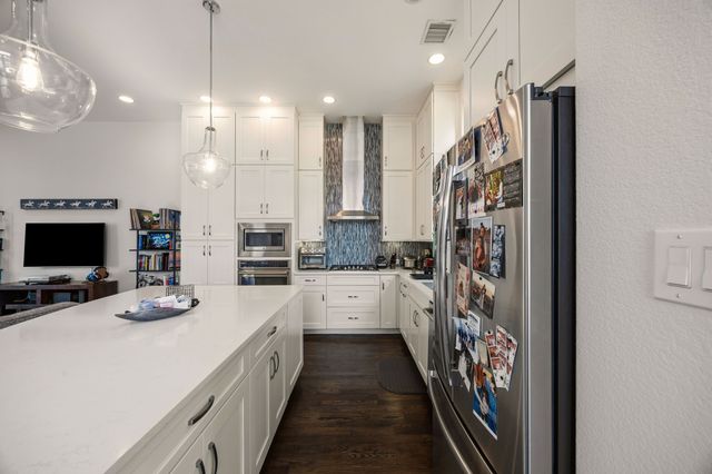 730 Spanish Oaks Place, Dallas, TX 75204