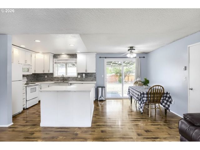 3890 Sw 203RD Ave, Beaverton, OR 97078