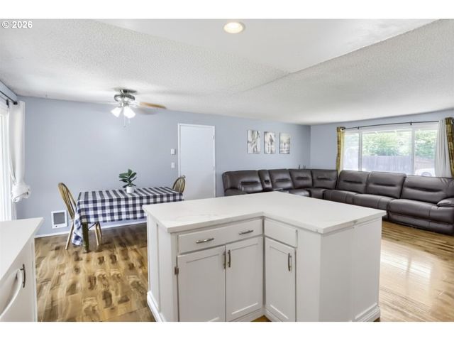 3890 Sw 203RD Ave, Beaverton, OR 97078