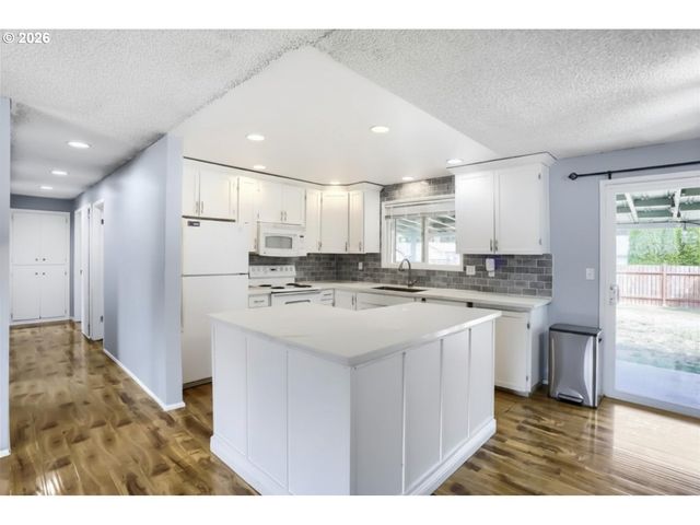 3890 Sw 203RD Ave, Beaverton, OR 97078