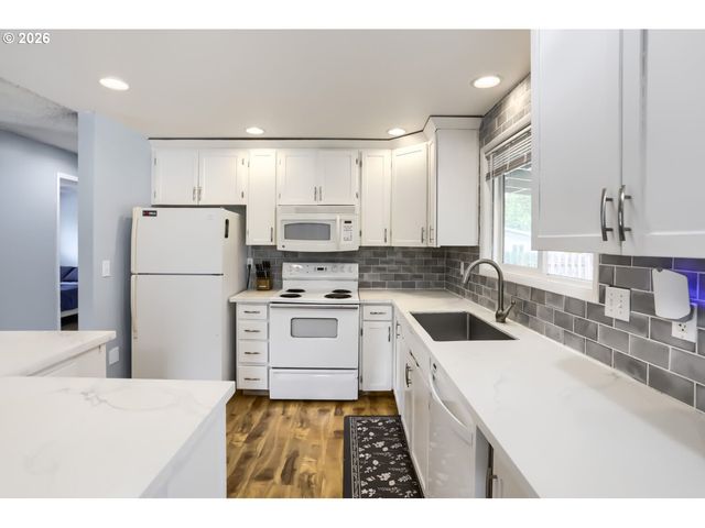 3890 Sw 203RD Ave, Beaverton, OR 97078