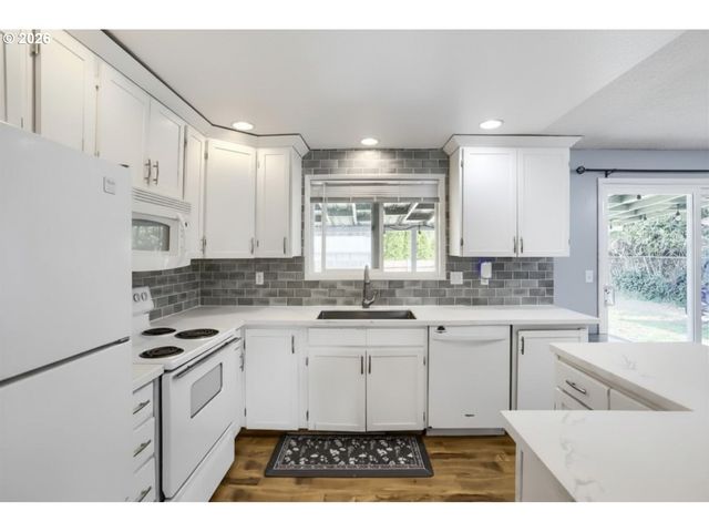 3890 Sw 203RD Ave, Beaverton, OR 97078