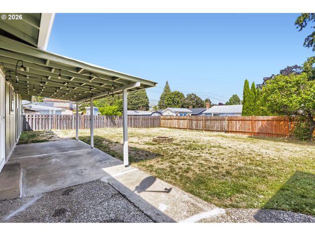 3890 Sw 203RD Ave, Beaverton, OR 97078