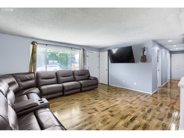 3890 Sw 203RD Ave, Beaverton, OR 97078