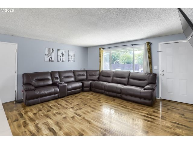 3890 Sw 203RD Ave, Beaverton, OR 97078