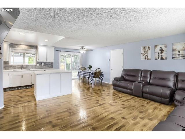 3890 Sw 203RD Ave, Beaverton, OR 97078