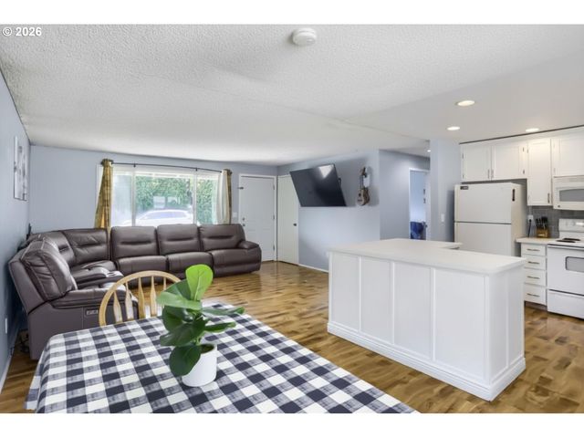 3890 Sw 203RD Ave, Beaverton, OR 97078