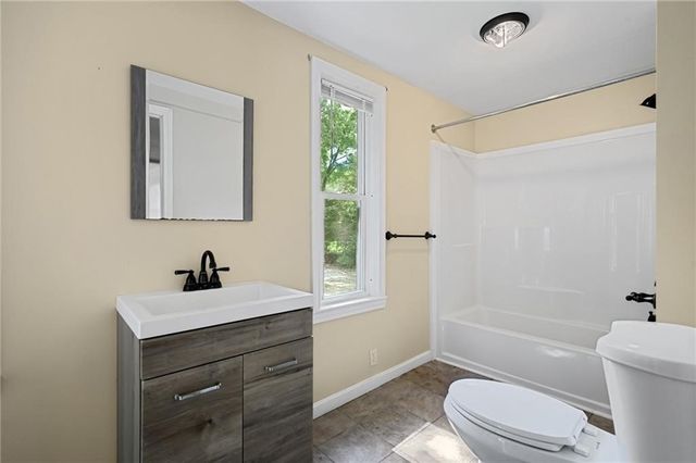 2 Plainfield Pike, Foster, RI 02825