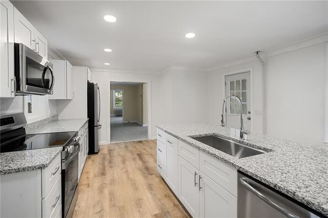 2 Plainfield Pike, Foster, RI 02825