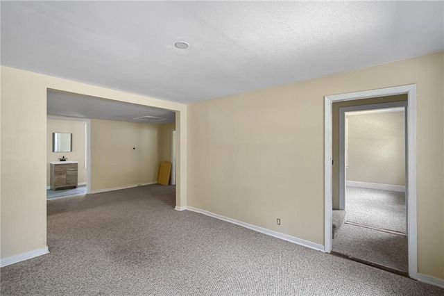 2 Plainfield Pike, Foster, RI 02825