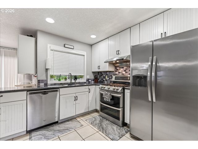 867 Se 39TH Ct, Hillsboro, OR 97123