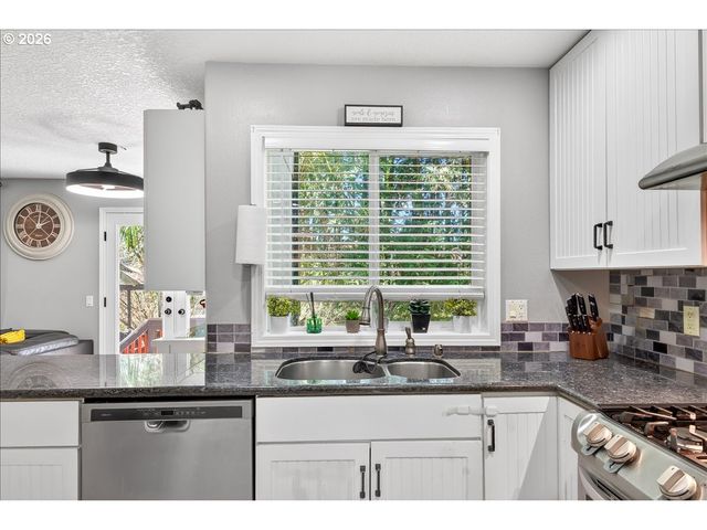 867 Se 39TH Ct, Hillsboro, OR 97123