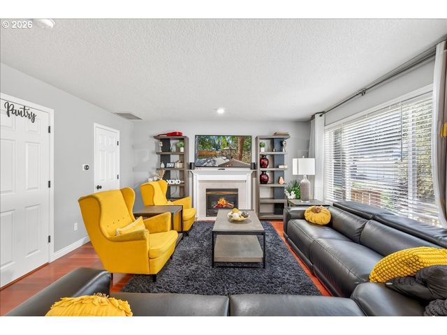 867 Se 39TH Ct, Hillsboro, OR 97123