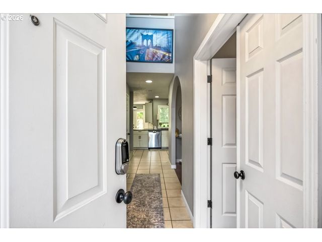 867 Se 39TH Ct, Hillsboro, OR 97123