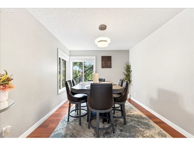 867 Se 39TH Ct, Hillsboro, OR 97123