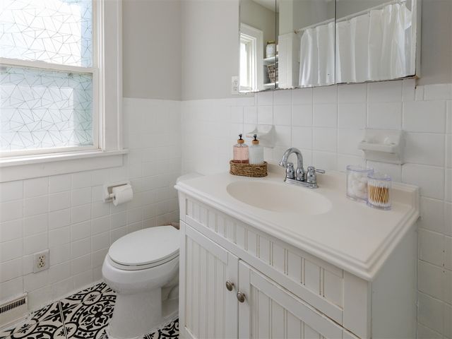 204 Nelson Avenue, Kalamazoo, MI 49006