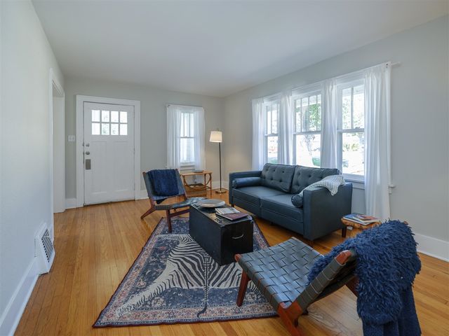 204 Nelson Avenue, Kalamazoo, MI 49006