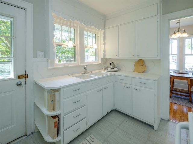 204 Nelson Avenue, Kalamazoo, MI 49006