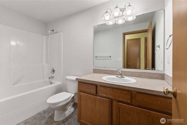 22442 Blue Lake Court SE, Yelm, WA 98597