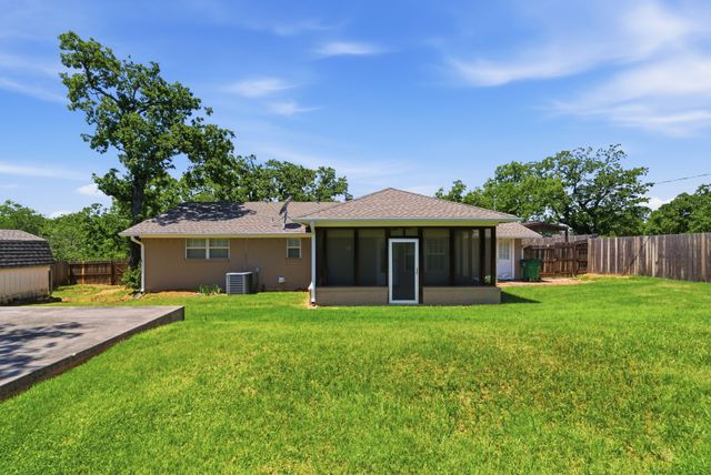 117 Bryan Street, Jacksboro, TX 76458