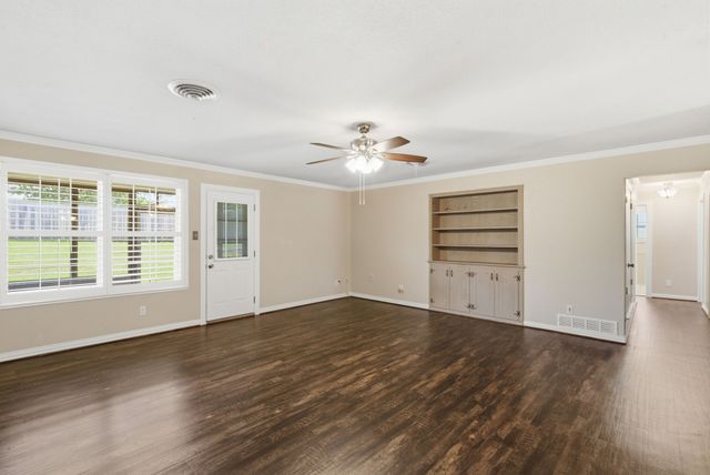 117 Bryan Street, Jacksboro, TX 76458