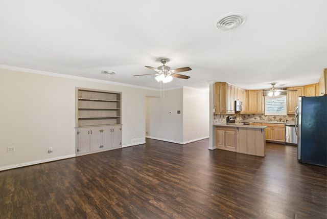117 Bryan Street, Jacksboro, TX 76458