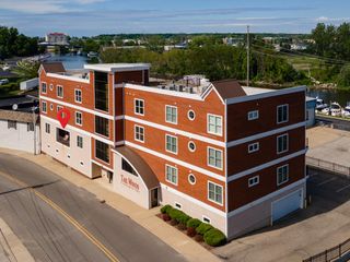 1221 Broad St # 3, Saint Joseph, MI 49085