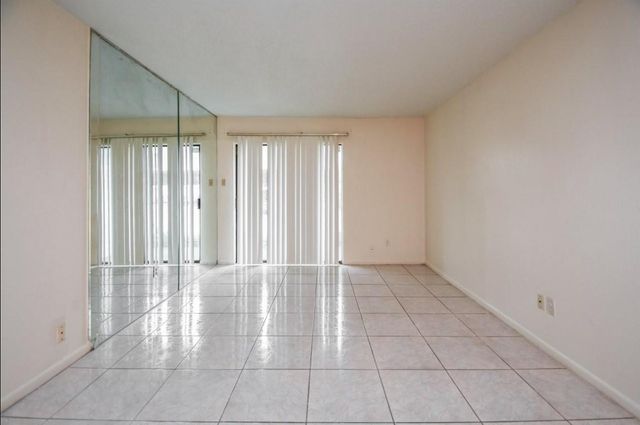 2818 S Bartell Drive S 6, Houston, TX 77054