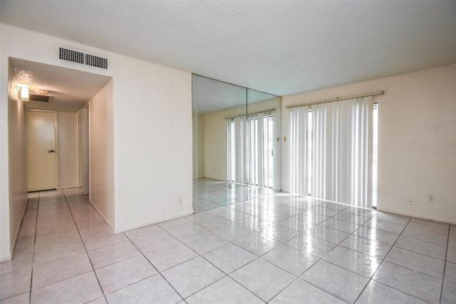 2818 S Bartell Drive S 6, Houston, TX 77054