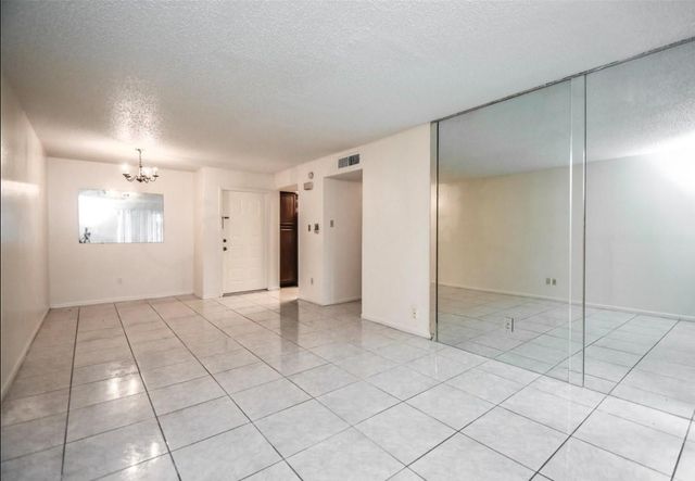 2818 S Bartell Drive S 6, Houston, TX 77054