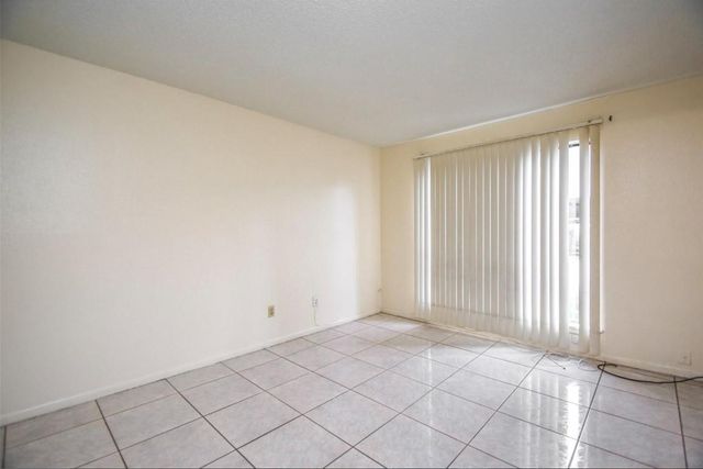 2818 S Bartell Drive S 6, Houston, TX 77054