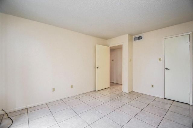 2818 S Bartell Drive S 6, Houston, TX 77054