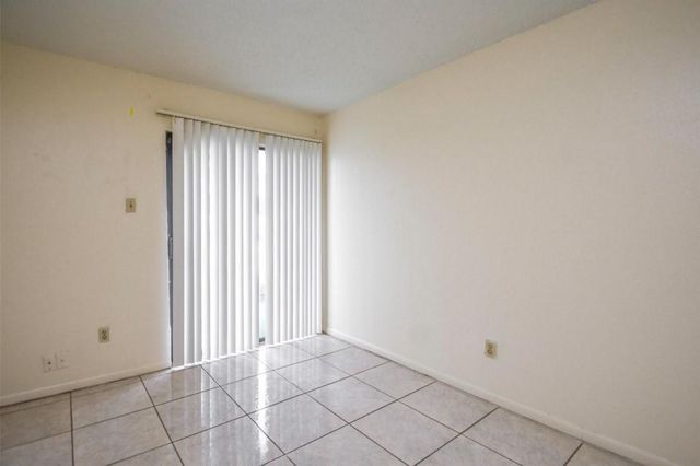 2818 S Bartell Drive S 6, Houston, TX 77054