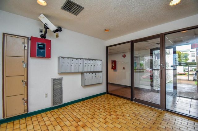 2818 S Bartell Drive S 6, Houston, TX 77054