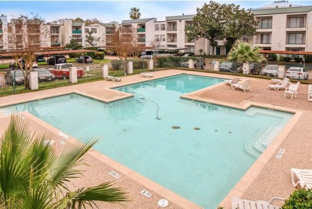 2818 S Bartell Drive S 6, Houston, TX 77054