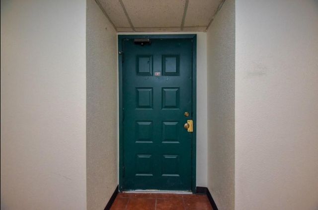 2818 S Bartell Drive S 6, Houston, TX 77054