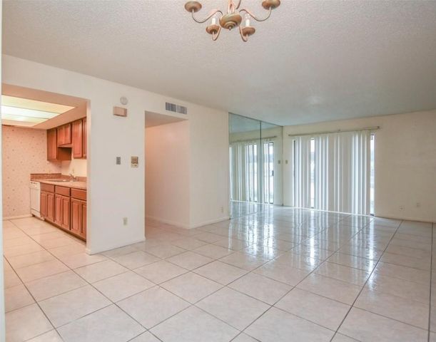 2818 S Bartell Drive S 6, Houston, TX 77054