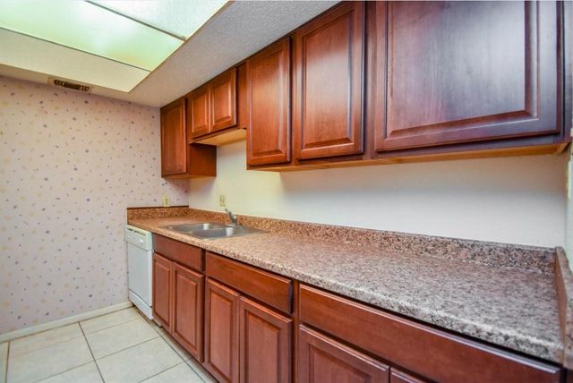 2818 S Bartell Drive S 6, Houston, TX 77054