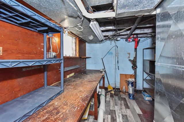 2348 S 84th STREET, West Allis, WI 53227