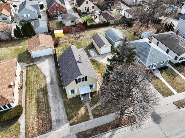 2348 S 84th STREET, West Allis, WI 53227