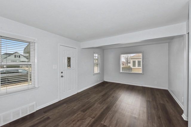 2348 S 84th STREET, West Allis, WI 53227