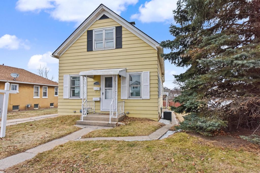 2348 S 84th STREET, West Allis, WI 53227