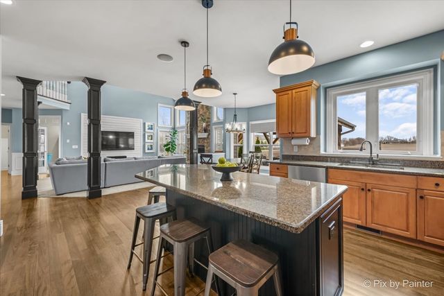 647 Bennett Drive, North Aurora, IL 60542