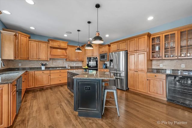 647 Bennett Drive, North Aurora, IL 60542