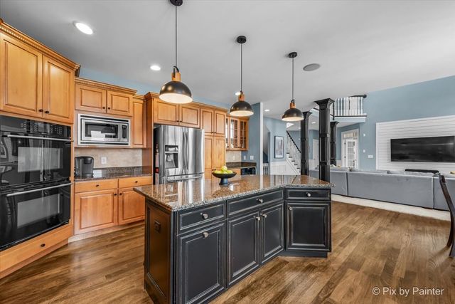 647 Bennett Drive, North Aurora, IL 60542