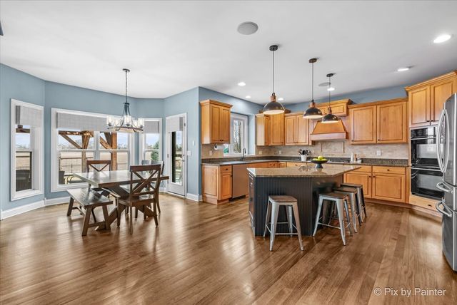 647 Bennett Drive, North Aurora, IL 60542